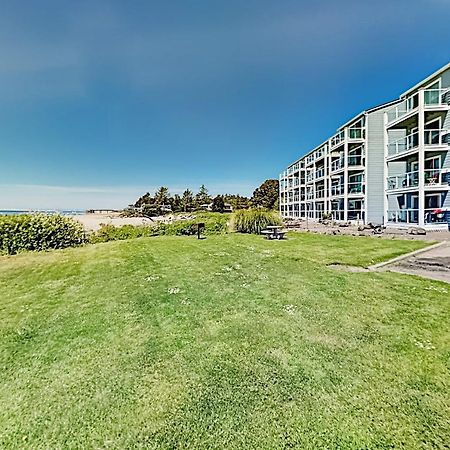 New Listing! Bay-View Beauty With Private Balcony Condo 링컨시티 외부 사진