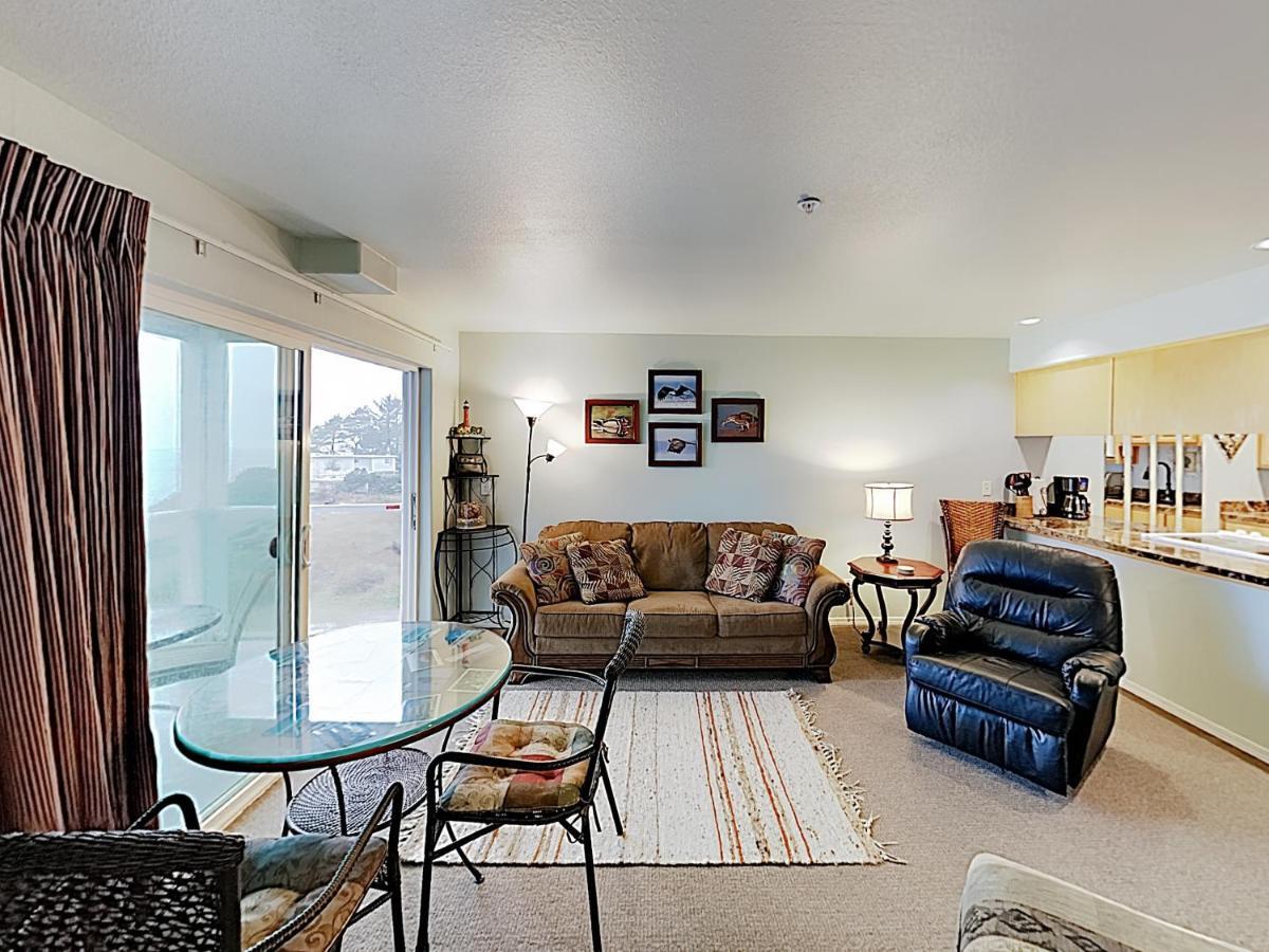 New Listing! Bay-View Beauty With Private Balcony Condo 링컨시티 외부 사진