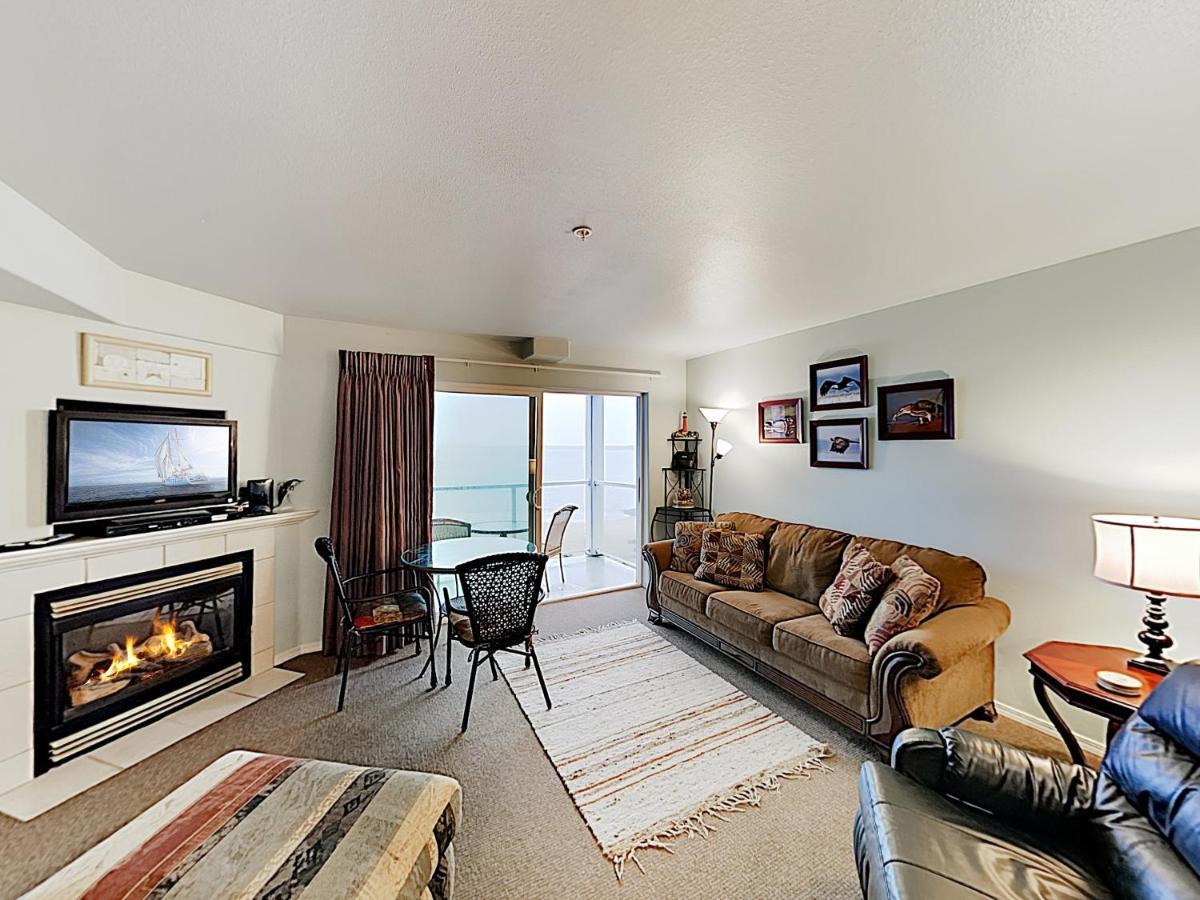 New Listing! Bay-View Beauty With Private Balcony Condo 링컨시티 외부 사진