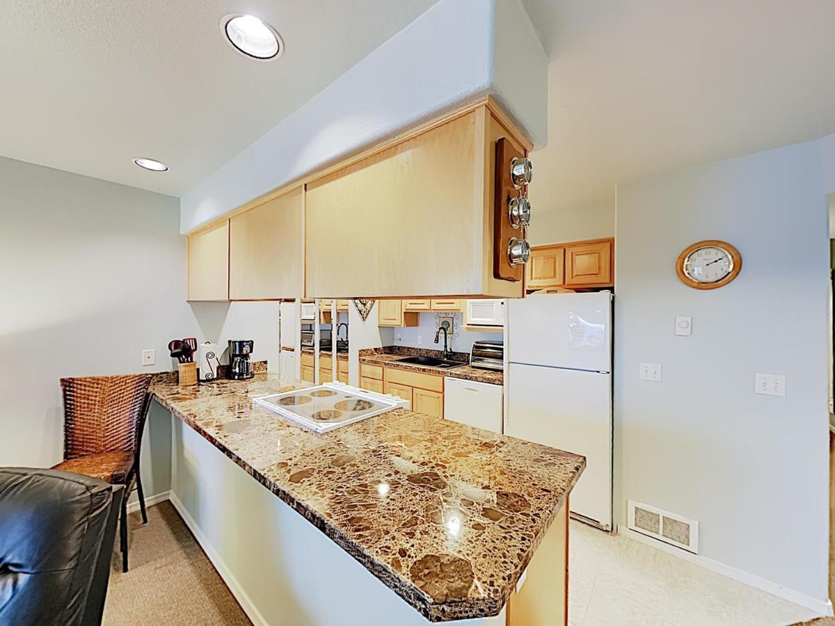 New Listing! Bay-View Beauty With Private Balcony Condo 링컨시티 외부 사진